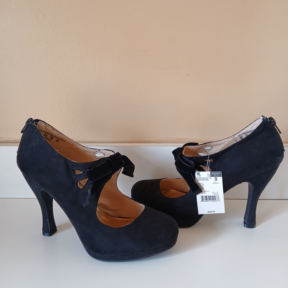 Chic Black Suede Heels with Bow Accent